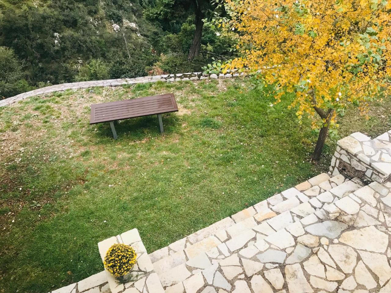 Chalet In The Forest Kalavryta Exterior foto